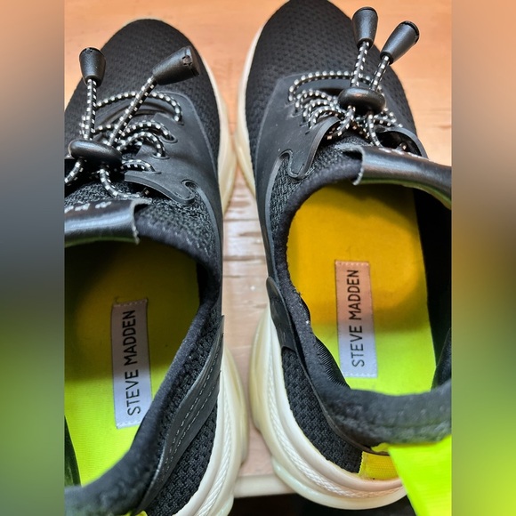 Steve Madden Slip On Size 8M Black W/ Chartreuse Grosgrain Ribbon On Back - Picture 6 of 9